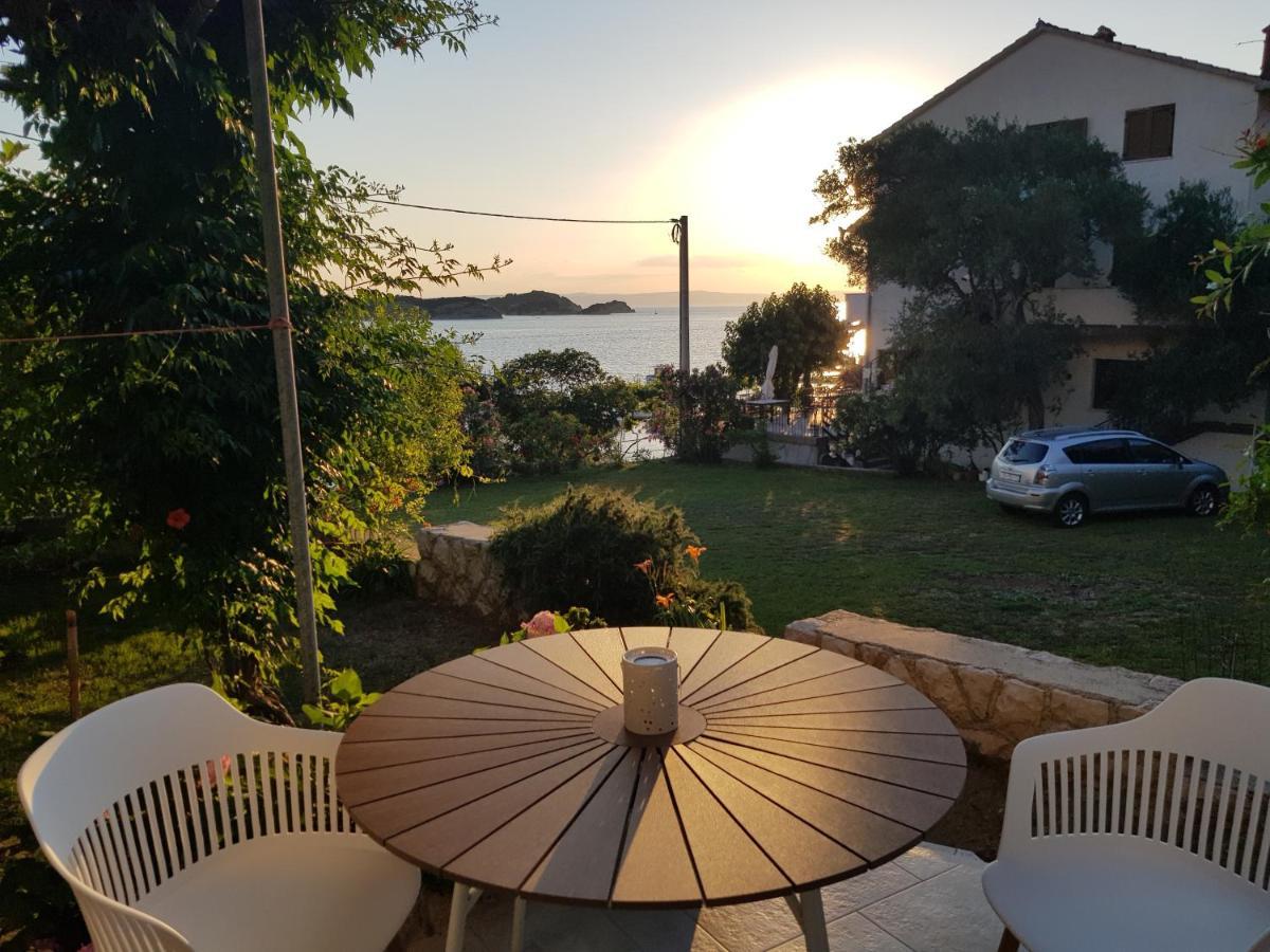 House Niva Apartamento Supetarska Draga Exterior foto